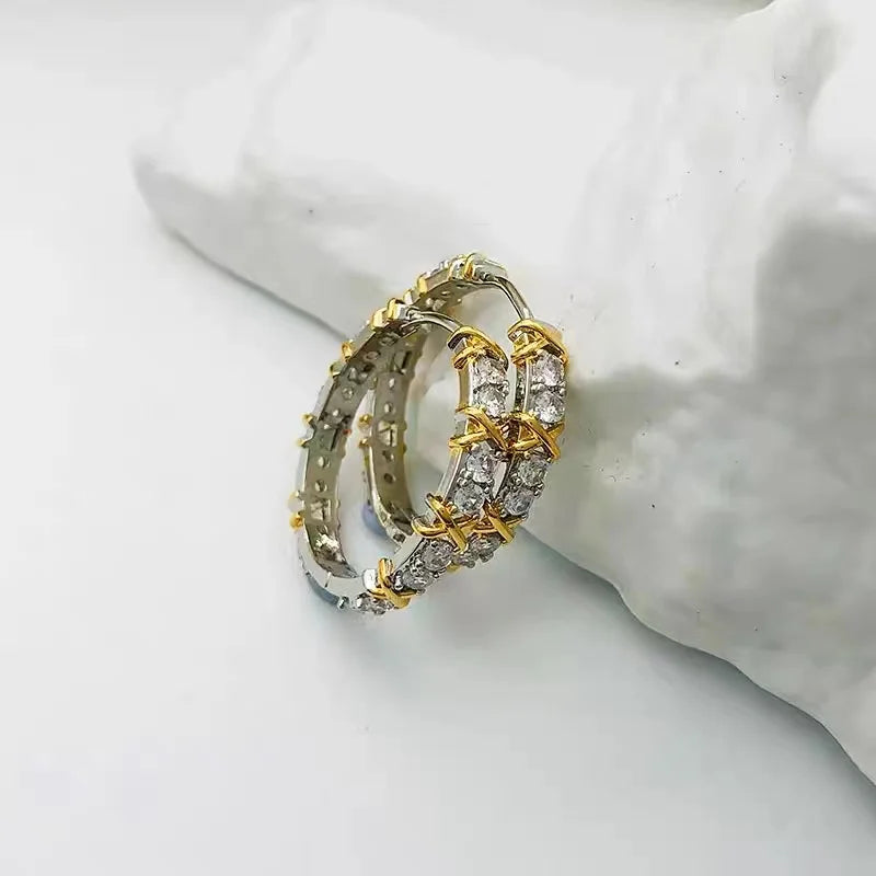 Kolczyki z wkładką w kolorze złotym i srebrnym z cyrkoniami