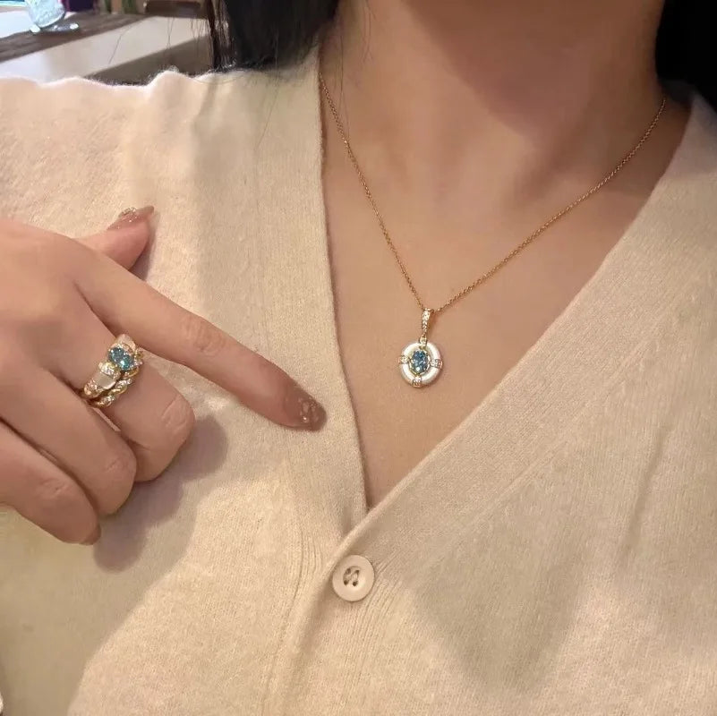 Klasyczny niebieski komplet biżuterii z klejnotem akwamaryny, biały naszyjnik z pierścieniem Fritillaria