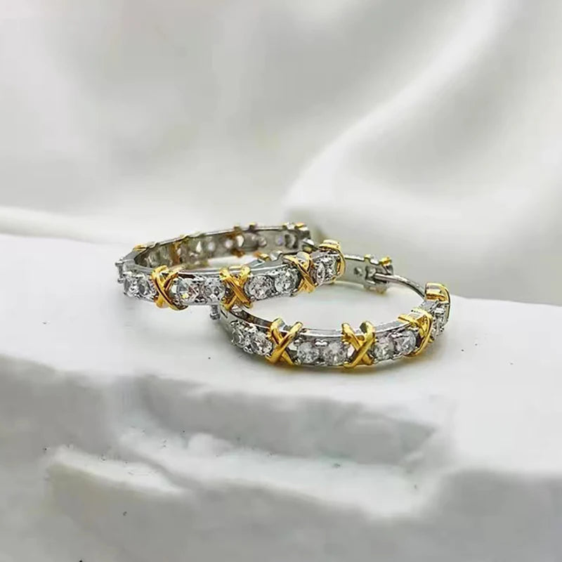 Kolczyki z wkładką w kolorze złotym i srebrnym z cyrkoniami