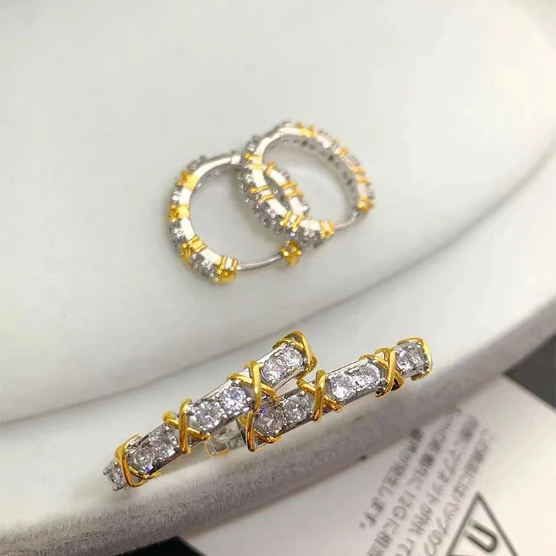 Kolczyki z wkładką w kolorze złotym i srebrnym z cyrkoniami